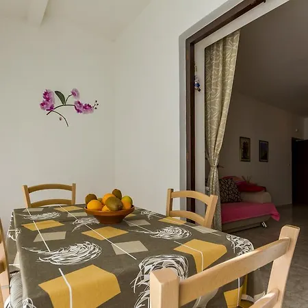 Lori Apartment *